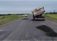 Vialidad Nacional ejecuta bacheos preventivos sobre la Ruta Nacional 98 entre Vera y Tostado